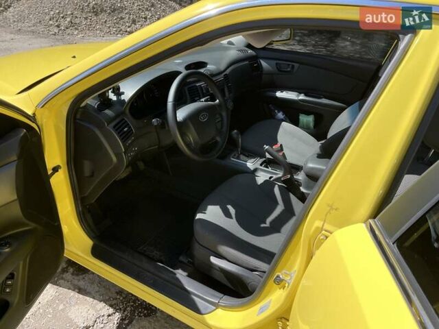 Желтый Киа Маджентис, объемом двигателя 2 л и пробегом 250 тыс. км за 5200 $, фото 9 на Automoto.ua