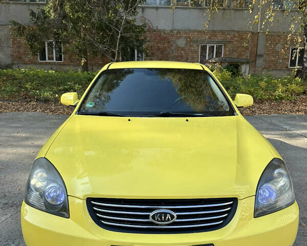Жовтий Кіа Маджентіс, об'ємом двигуна 2 л та пробігом 257 тис. км за 4300 $, фото 7 на Automoto.ua