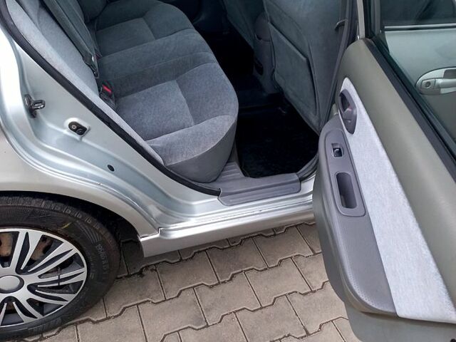 Серый Киа Маджентис, объемом двигателя 2 л и пробегом 270 тыс. км за 2600 $, фото 8 на Automoto.ua