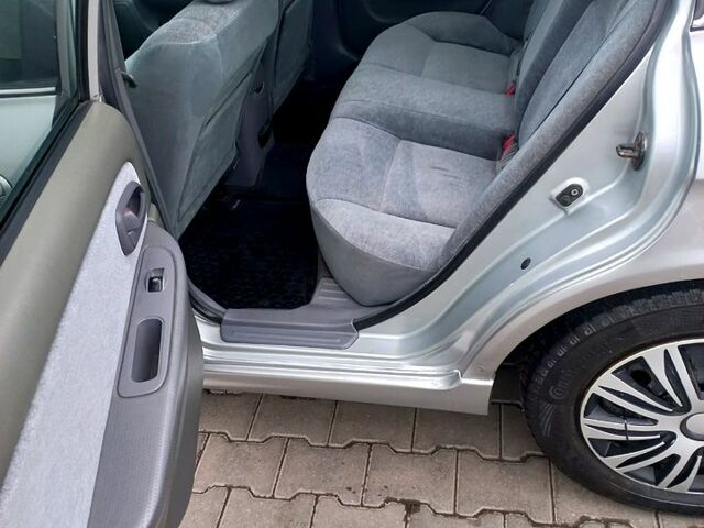 Серый Киа Маджентис, объемом двигателя 2 л и пробегом 270 тыс. км за 2600 $, фото 5 на Automoto.ua