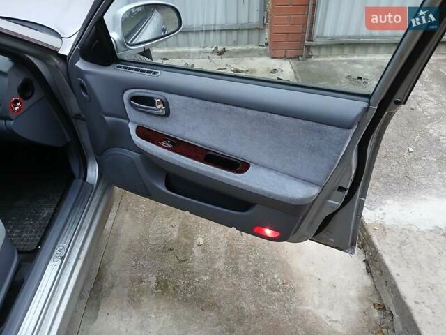 Серый Киа Маджентис, объемом двигателя 2 л и пробегом 271 тыс. км за 3200 $, фото 12 на Automoto.ua