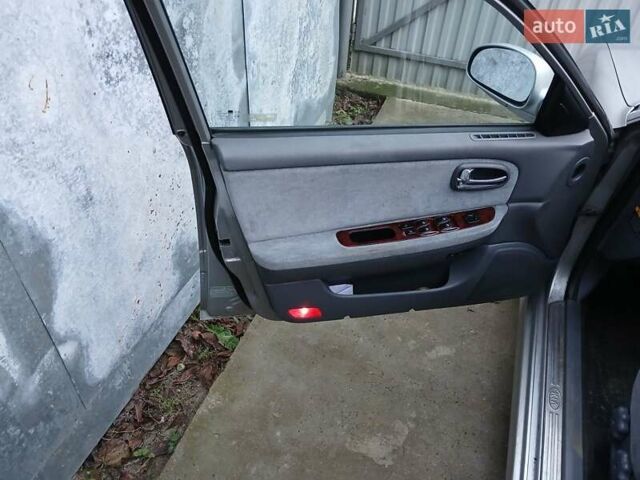 Серый Киа Маджентис, объемом двигателя 2 л и пробегом 271 тыс. км за 3200 $, фото 8 на Automoto.ua