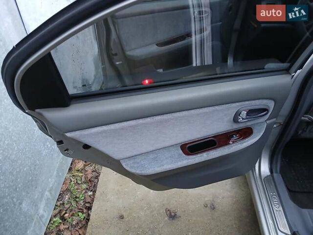 Серый Киа Маджентис, объемом двигателя 2 л и пробегом 271 тыс. км за 3200 $, фото 7 на Automoto.ua