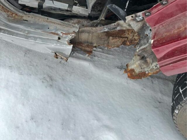 Серый Киа Маджентис, объемом двигателя 2 л и пробегом 300 тыс. км за 1600 $, фото 2 на Automoto.ua