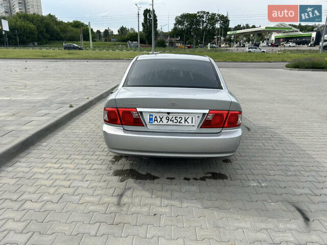 Сірий Кіа Маджентіс, об'ємом двигуна 2 л та пробігом 265 тис. км за 4700 $, фото 7 на Automoto.ua