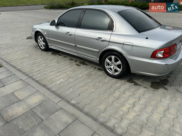 Сірий Кіа Маджентіс, об'ємом двигуна 2 л та пробігом 265 тис. км за 4700 $, фото 1 на Automoto.ua