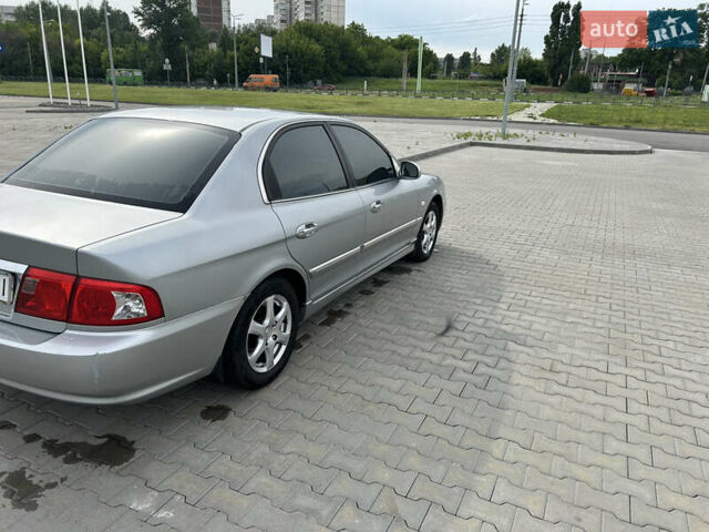 Сірий Кіа Маджентіс, об'ємом двигуна 2 л та пробігом 265 тис. км за 4700 $, фото 9 на Automoto.ua