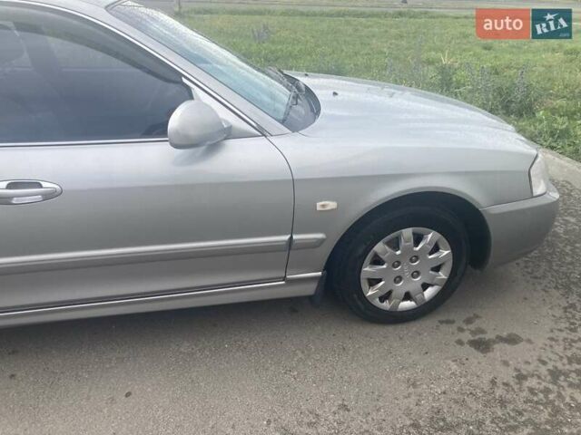 Серый Киа Маджентис, объемом двигателя 2 л и пробегом 239 тыс. км за 3200 $, фото 2 на Automoto.ua