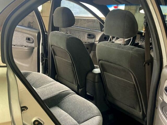 Серый Киа Маджентис, объемом двигателя 2 л и пробегом 234 тыс. км за 3200 $, фото 10 на Automoto.ua