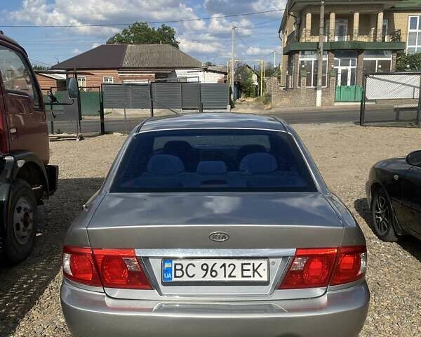 Серый Киа Маджентис, объемом двигателя 2 л и пробегом 334 тыс. км за 3200 $, фото 2 на Automoto.ua