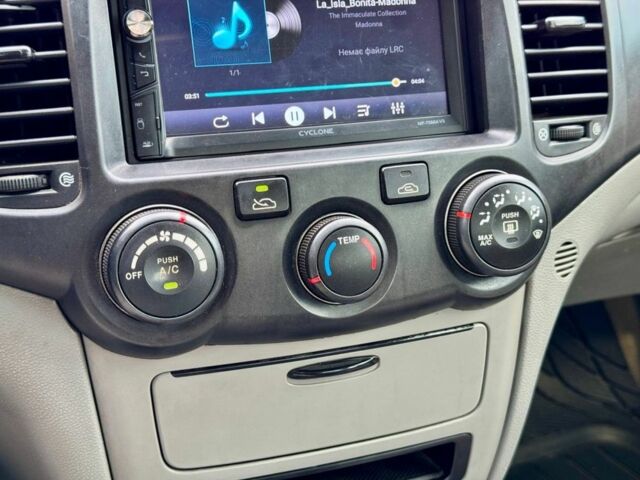 Сірий Кіа Маджентіс, об'ємом двигуна 2.7 л та пробігом 219 тис. км за 4500 $, фото 10 на Automoto.ua