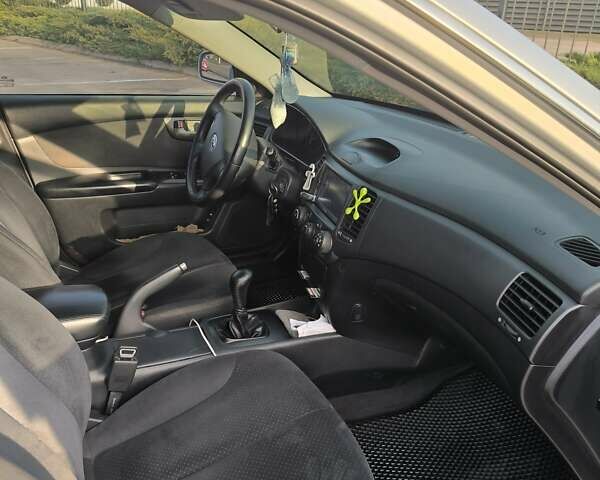 Серый Киа Маджентис, объемом двигателя 2 л и пробегом 326 тыс. км за 6100 $, фото 6 на Automoto.ua