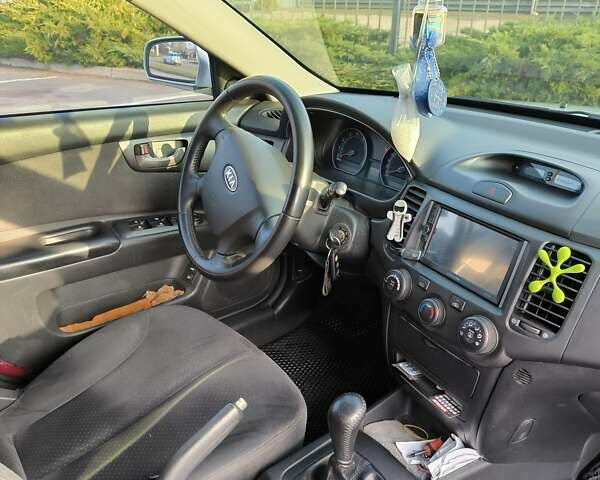 Серый Киа Маджентис, объемом двигателя 2 л и пробегом 326 тыс. км за 6100 $, фото 7 на Automoto.ua