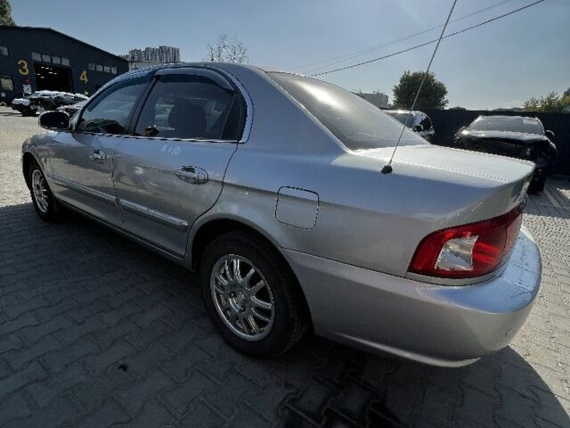 Сірий Кіа Маджентіс, об'ємом двигуна 2 л та пробігом 321 тис. км за 3550 $, фото 5 на Automoto.ua