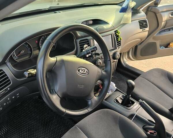 Серый Киа Маджентис, объемом двигателя 2 л и пробегом 326 тыс. км за 6100 $, фото 10 на Automoto.ua