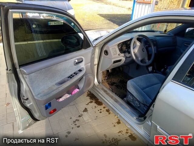 Сірий Кіа Маджентіс, об'ємом двигуна 2 л та пробігом 260 тис. км за 4100 $, фото 4 на Automoto.ua