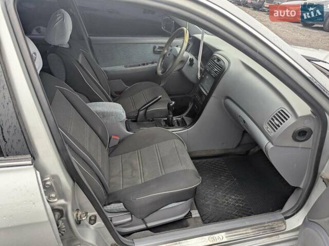 Сірий Кіа Маджентіс, об'ємом двигуна 2 л та пробігом 264 тис. км за 2850 $, фото 23 на Automoto.ua
