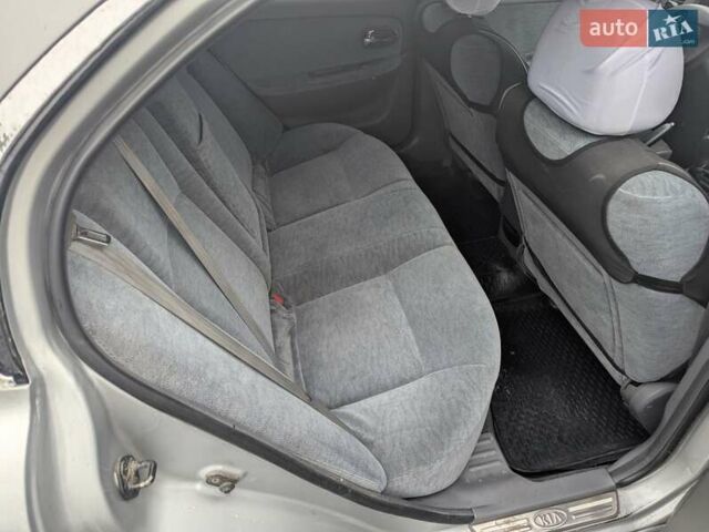 Сірий Кіа Маджентіс, об'ємом двигуна 2 л та пробігом 264 тис. км за 2850 $, фото 21 на Automoto.ua