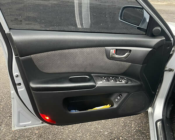 Серый Киа Маджентис, объемом двигателя 1.99 л и пробегом 234 тыс. км за 6000 $, фото 6 на Automoto.ua