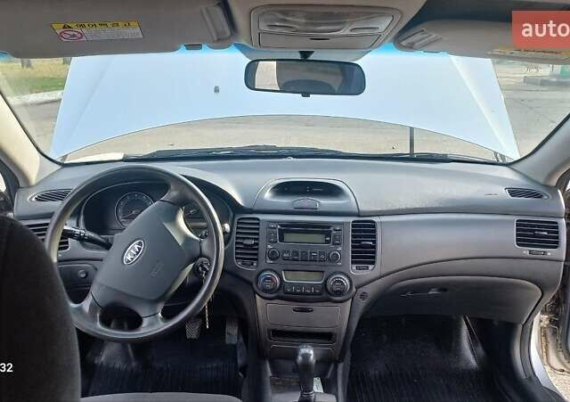 Сірий Кіа Маджентіс, об'ємом двигуна 2 л та пробігом 251 тис. км за 4700 $, фото 8 на Automoto.ua