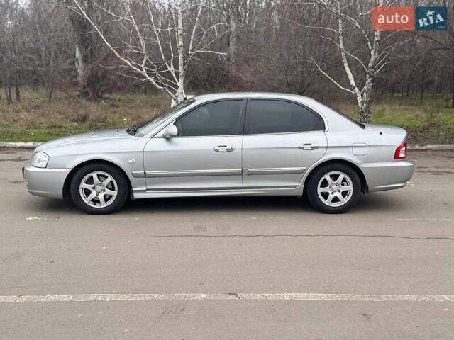 Сірий Кіа Маджентіс, об'ємом двигуна 2 л та пробігом 179 тис. км за 4350 $, фото 3 на Automoto.ua