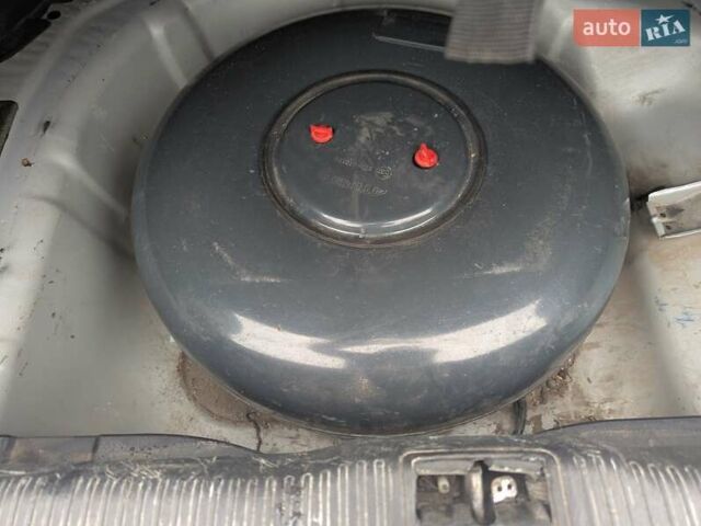 Сірий Кіа Маджентіс, об'ємом двигуна 2 л та пробігом 264 тис. км за 2850 $, фото 12 на Automoto.ua