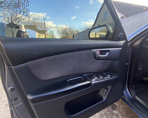 Сірий Кіа Маджентіс, об'ємом двигуна 2 л та пробігом 303 тис. км за 4700 $, фото 24 на Automoto.ua