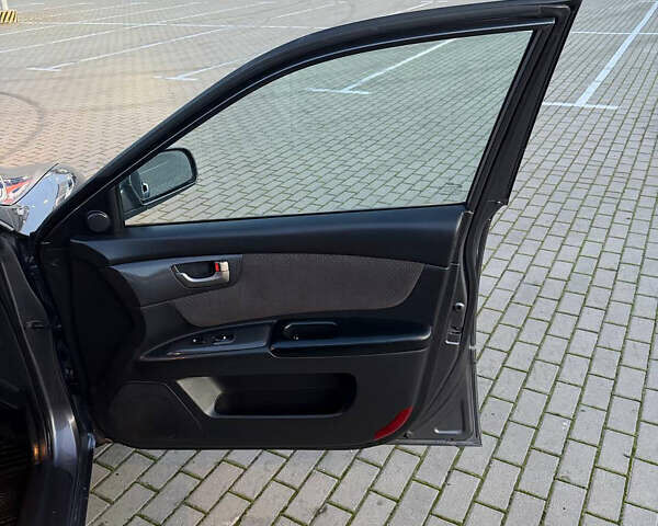 Серый Киа Маджентис, объемом двигателя 2 л и пробегом 281 тыс. км за 5250 $, фото 27 на Automoto.ua