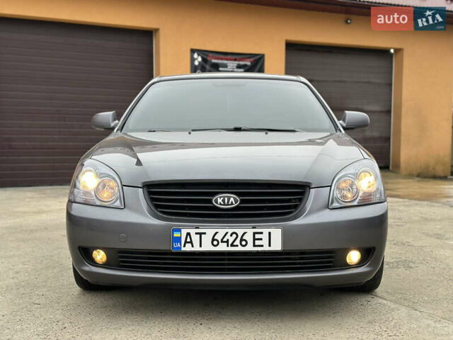 Сірий Кіа Маджентіс, об'ємом двигуна 2 л та пробігом 260 тис. км за 5300 $, фото 2 на Automoto.ua