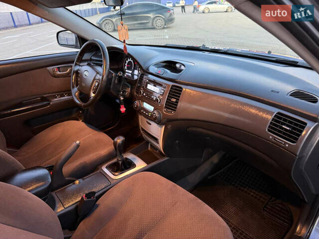 Серый Киа Маджентис, объемом двигателя 2 л и пробегом 281 тыс. км за 5250 $, фото 30 на Automoto.ua