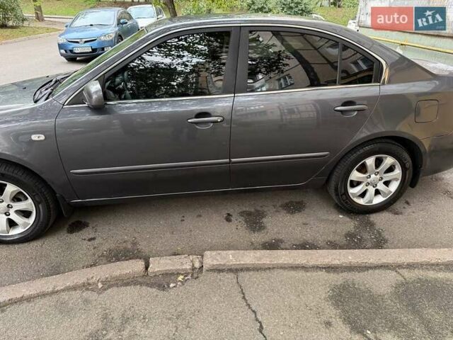 Сірий Кіа Маджентіс, об'ємом двигуна 2 л та пробігом 252 тис. км за 4500 $, фото 3 на Automoto.ua