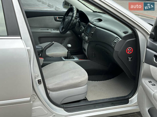 Серый Киа Маджентис, объемом двигателя 2 л и пробегом 314 тыс. км за 4999 $, фото 36 на Automoto.ua