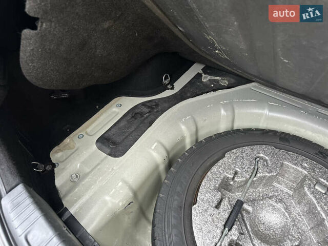Сірий Кіа Маджентіс, об'ємом двигуна 2 л та пробігом 260 тис. км за 5300 $, фото 23 на Automoto.ua