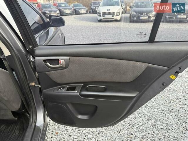 Сірий Кіа Маджентіс, об'ємом двигуна 2 л та пробігом 240 тис. км за 4999 $, фото 10 на Automoto.ua