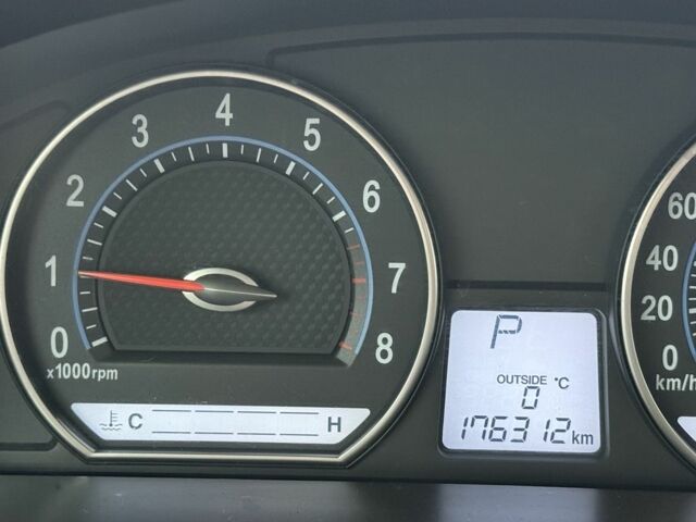 Сірий Кіа Маджентіс, об'ємом двигуна 2 л та пробігом 176 тис. км за 3900 $, фото 13 на Automoto.ua