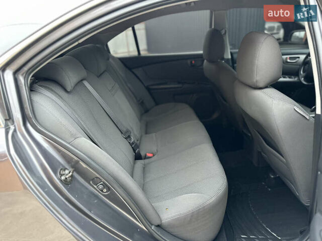 Сірий Кіа Маджентіс, об'ємом двигуна 2 л та пробігом 260 тис. км за 5300 $, фото 17 на Automoto.ua
