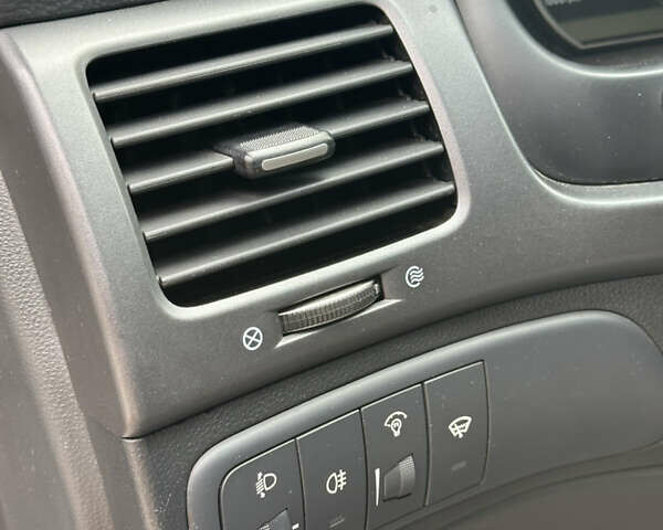 Серый Киа Маджентис, объемом двигателя 2 л и пробегом 314 тыс. км за 4999 $, фото 23 на Automoto.ua