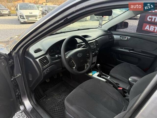 Сірий Кіа Маджентіс, об'ємом двигуна 2 л та пробігом 240 тис. км за 4999 $, фото 5 на Automoto.ua