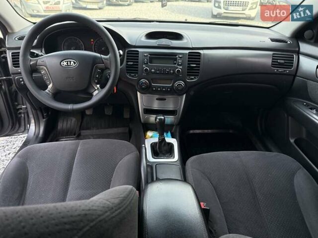 Сірий Кіа Маджентіс, об'ємом двигуна 2 л та пробігом 240 тис. км за 4999 $, фото 6 на Automoto.ua