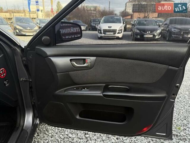 Сірий Кіа Маджентіс, об'ємом двигуна 2 л та пробігом 240 тис. км за 4999 $, фото 9 на Automoto.ua