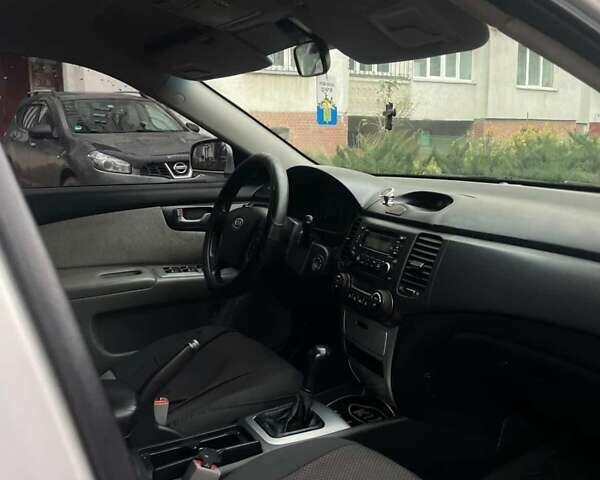 Серый Киа Маджентис, объемом двигателя 2 л и пробегом 251 тыс. км за 4600 $, фото 4 на Automoto.ua