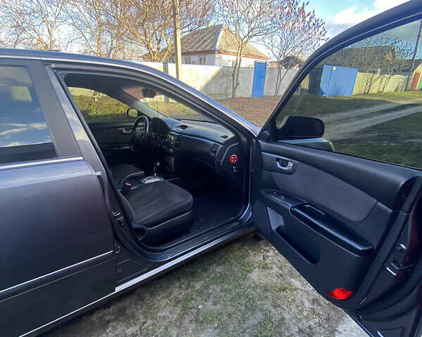 Сірий Кіа Маджентіс, об'ємом двигуна 2 л та пробігом 303 тис. км за 4700 $, фото 29 на Automoto.ua