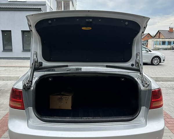 Серый Киа Маджентис, объемом двигателя 2 л и пробегом 314 тыс. км за 4999 $, фото 42 на Automoto.ua