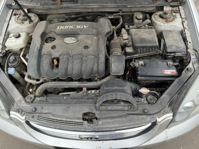 Сірий Кіа Маджентіс, об'ємом двигуна 2 л та пробігом 176 тис. км за 3900 $, фото 10 на Automoto.ua