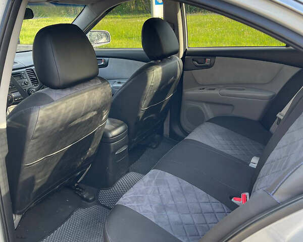 Серый Киа Маджентис, объемом двигателя 2 л и пробегом 320 тыс. км за 5100 $, фото 6 на Automoto.ua