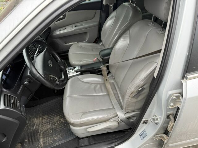 Сірий Кіа Маджентіс, об'ємом двигуна 2 л та пробігом 176 тис. км за 3900 $, фото 7 на Automoto.ua