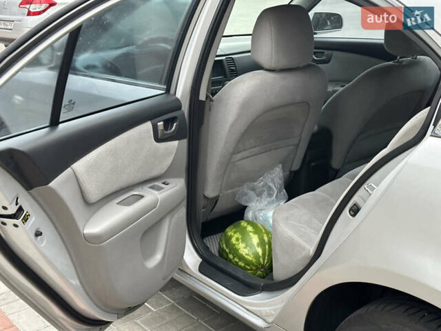 Серый Киа Маджентис, объемом двигателя 2 л и пробегом 314 тыс. км за 4999 $, фото 31 на Automoto.ua