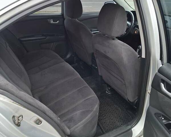 Сірий Кіа Маджентіс, об'ємом двигуна 2 л та пробігом 180 тис. км за 5200 $, фото 10 на Automoto.ua