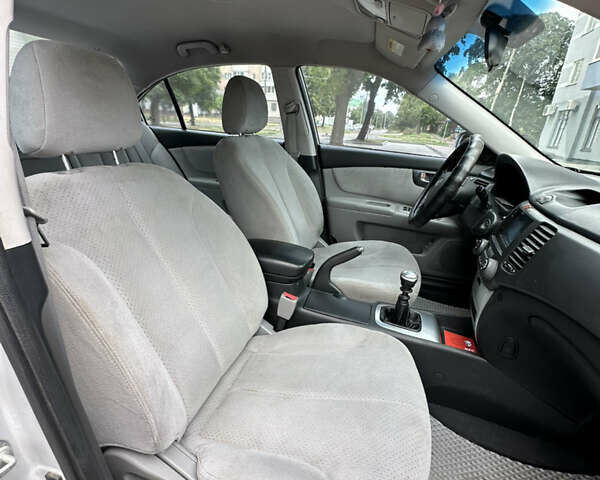 Серый Киа Маджентис, объемом двигателя 2 л и пробегом 314 тыс. км за 4999 $, фото 38 на Automoto.ua