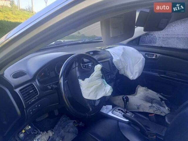Сірий Кіа Маджентіс, об'ємом двигуна 2.7 л та пробігом 235 тис. км за 2500 $, фото 3 на Automoto.ua